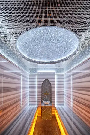 3 qavatli uy sotiladi − 600 m²