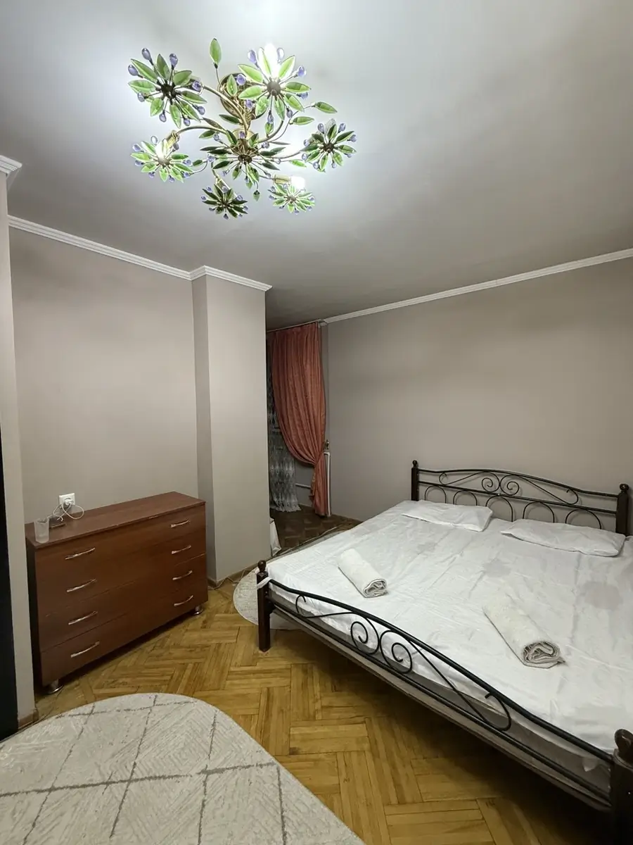 Продается 4-комнатная квартира − 120 м²