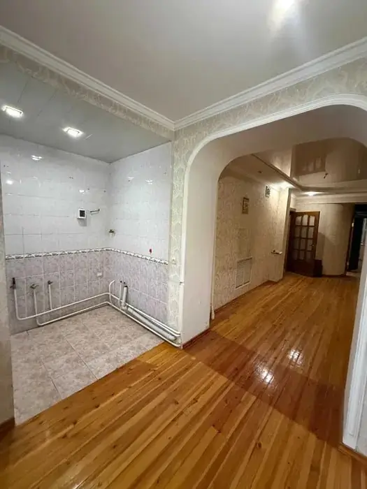 3 xonali kvartira sotiladi − 83 m²