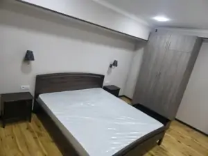 4 xonali kvartira sotiladi − 90 m²