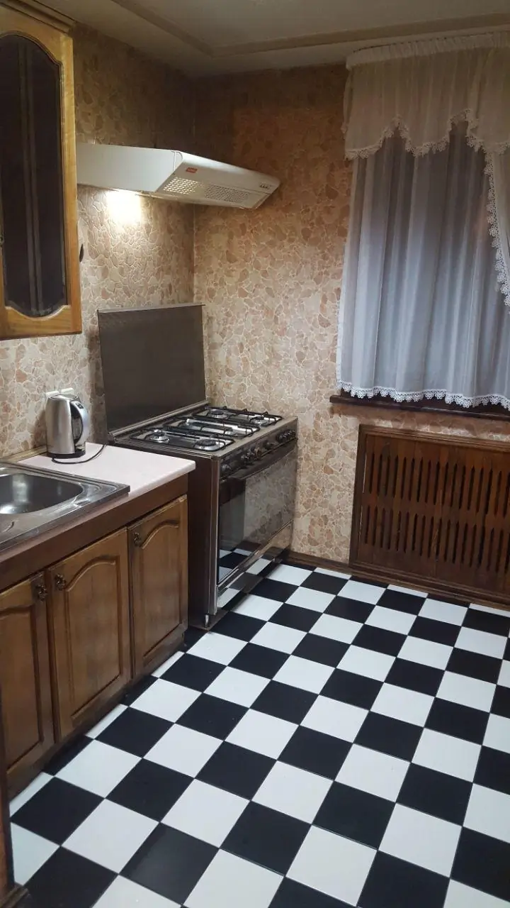 4 xonali kvartira sotiladi − 122 m²