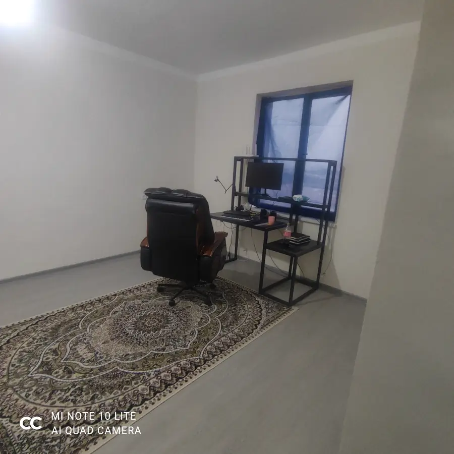 2 xonali kvartira sotiladi − 52.6 m²