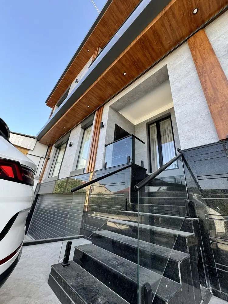 Ijaraga 3 qavatli uy − 470 m²
