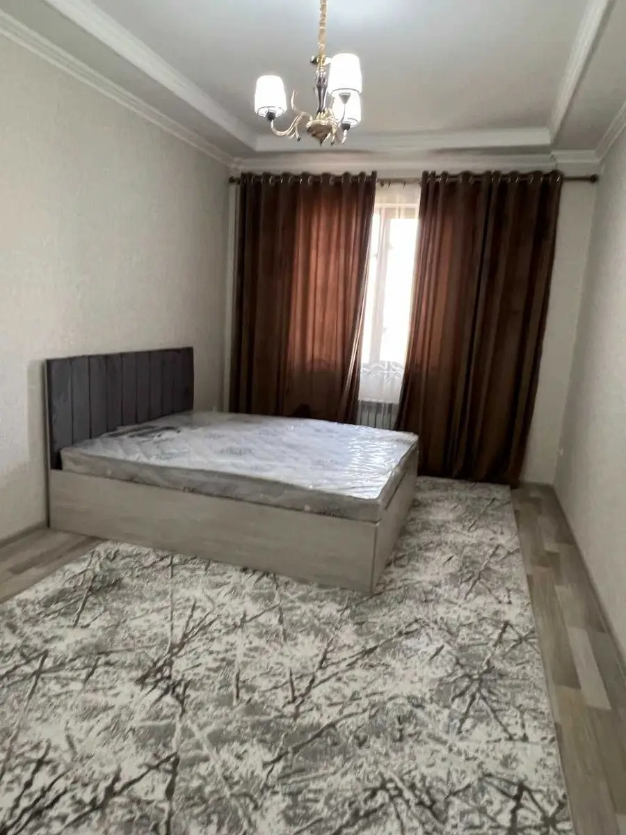 Сдается 3-комнатная квартира − 90 м²