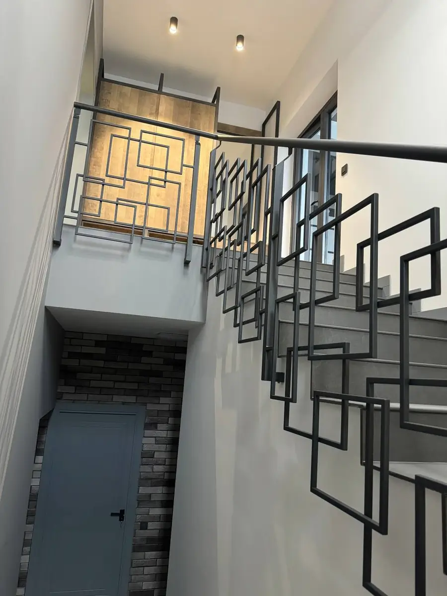 2 qavatli uy sotiladi − 255 m²