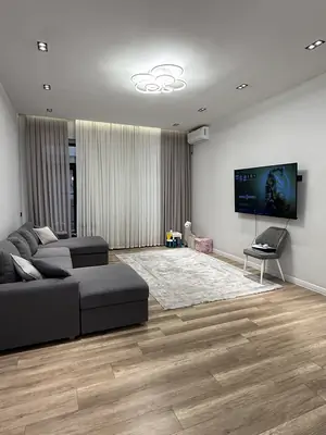 3 qavatli uy − 425 m², 2.5 sot. 
