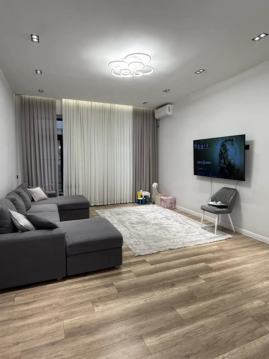 3 qavatli uy sotiladi − 425 m²