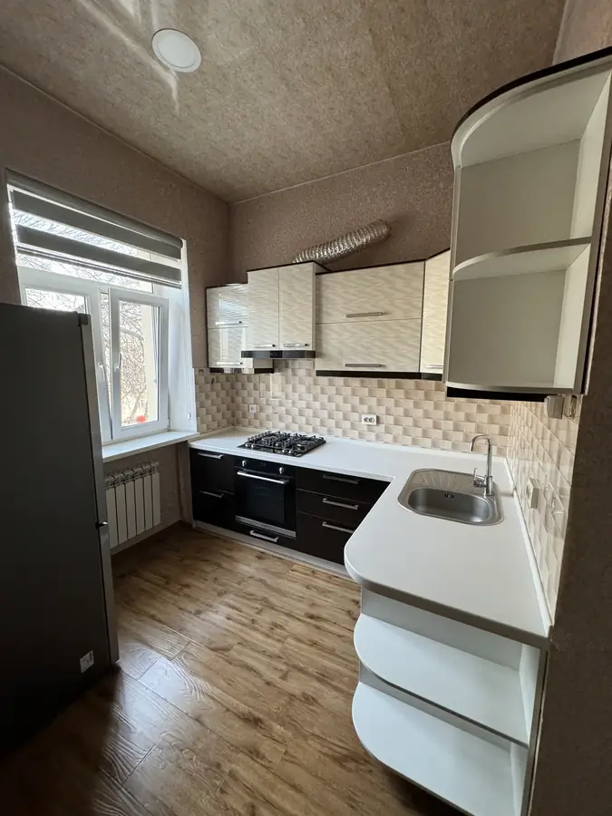 Продается 2-комнатная квартира − 49 м²