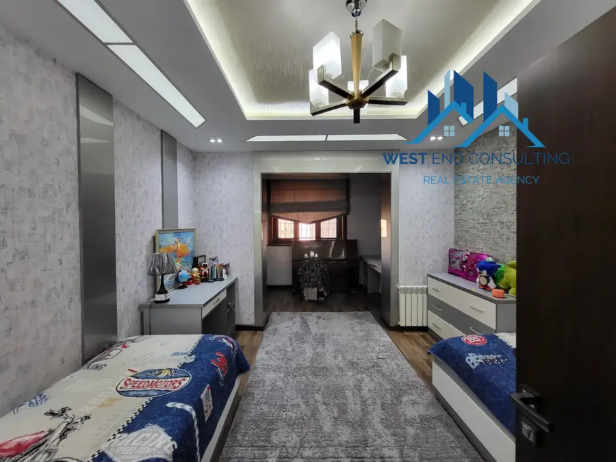 4 xonali kvartira sotiladi − 150 m²
