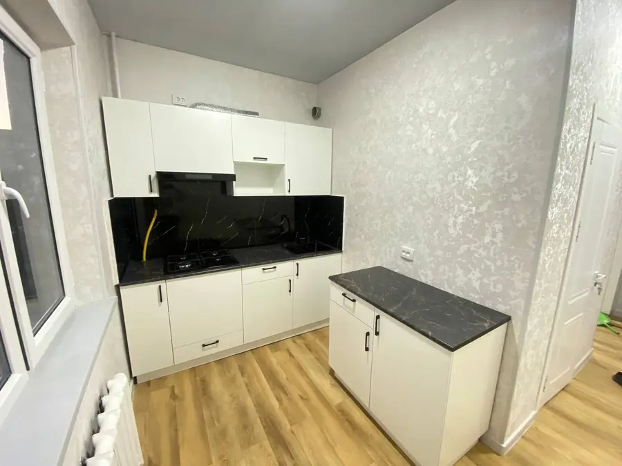 1 xonali kvartira sotiladi − 40 m²