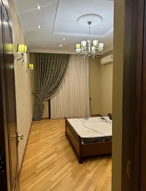 Ijaraga 4 xonali kvartira − 190 m²