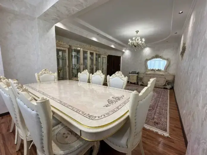 Продается 4-комнатная квартира − 114 м²