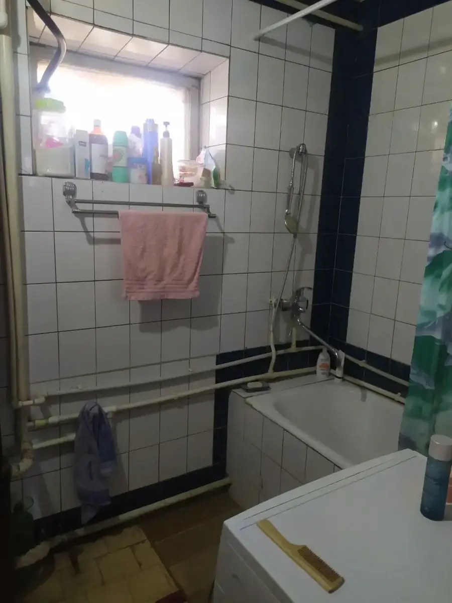 4 xonali kvartira sotiladi − 79 m²