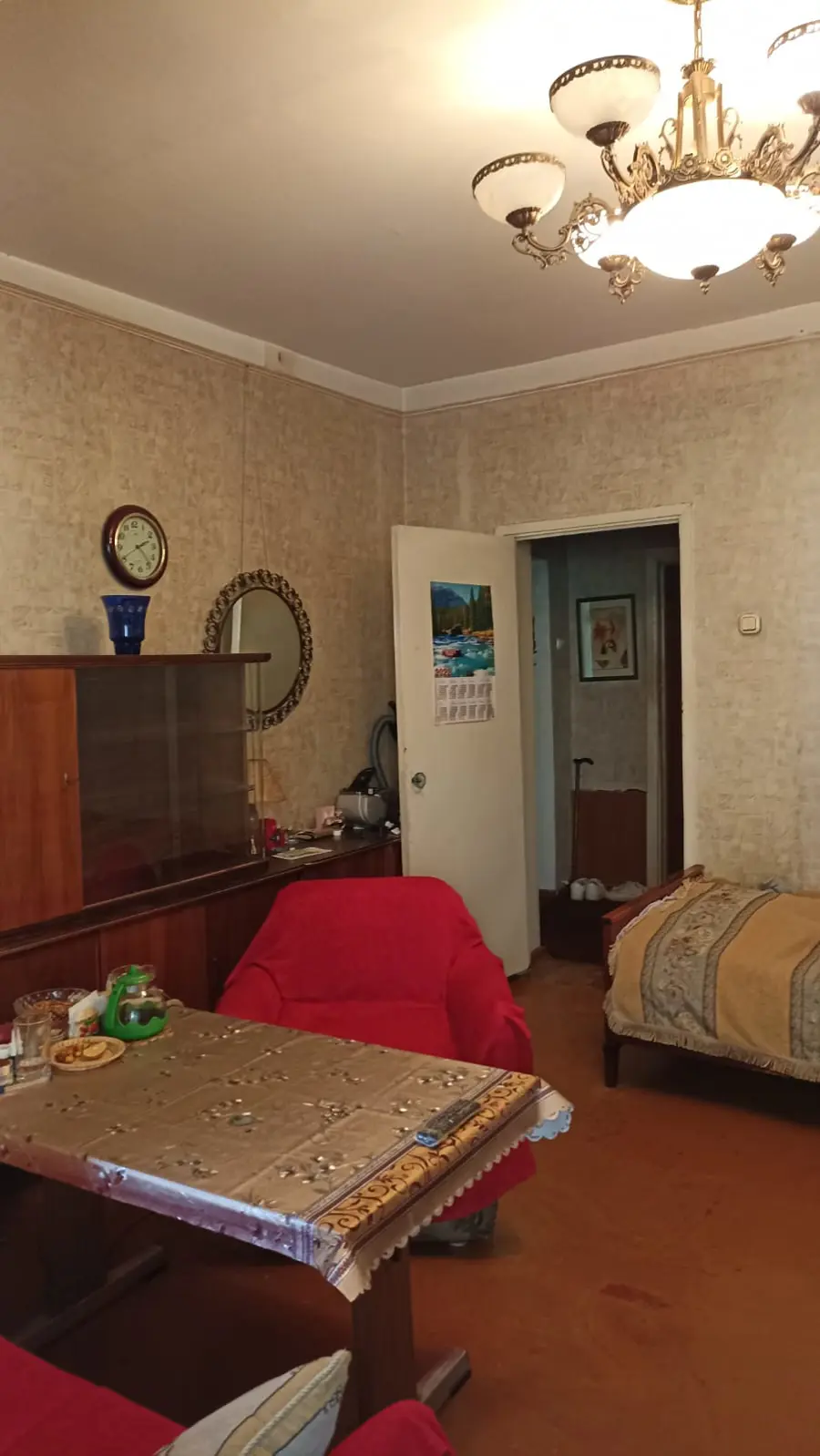 Продается 2-комнатная квартира − 57 м²