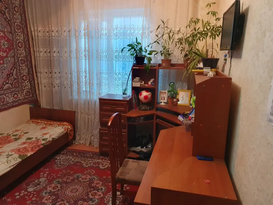 Продается 4-комнатная квартира − 100 м²