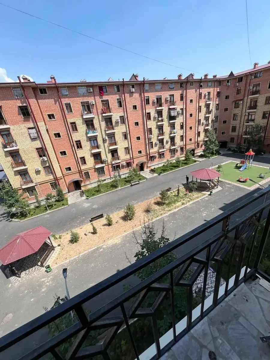 Продается Более 5-комнатная квартира − 103 м²