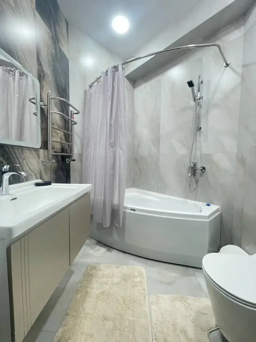 3 xonali kvartira sotiladi − 90 m²