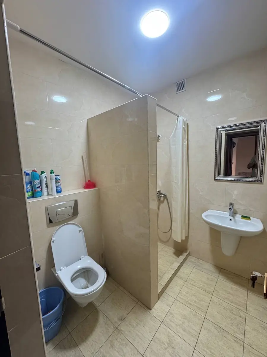 3 qavatli uy sotiladi − 300 m²
