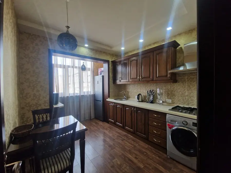 Продается 2-комнатная квартира − 60 м²