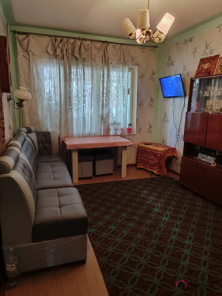 4 xonali kvartira sotiladi − 83 m²