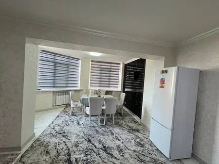 4-комнатная квартира − 270 м², 5/5 этаж