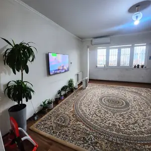 3 xonali kvartira sotiladi − 69 m²