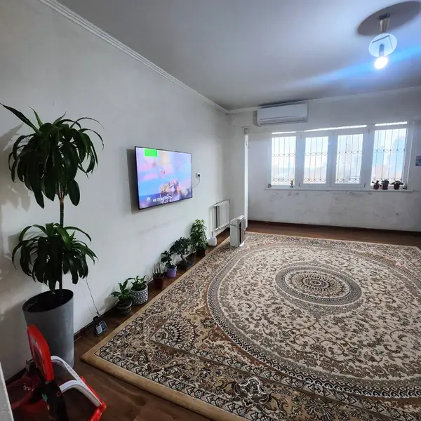 3 xonali kvartira sotiladi − 69 m²