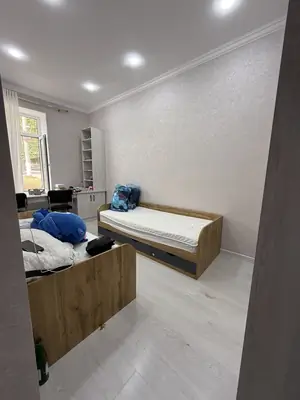 3 xonali kvartira sotiladi − 82 m²