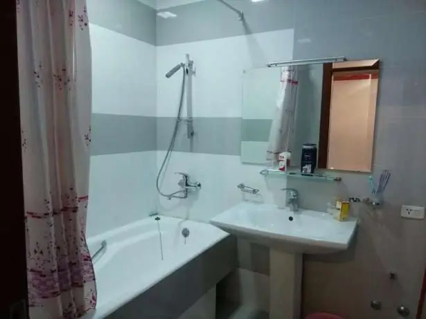 4 xonali kvartira sotiladi − 150 m²