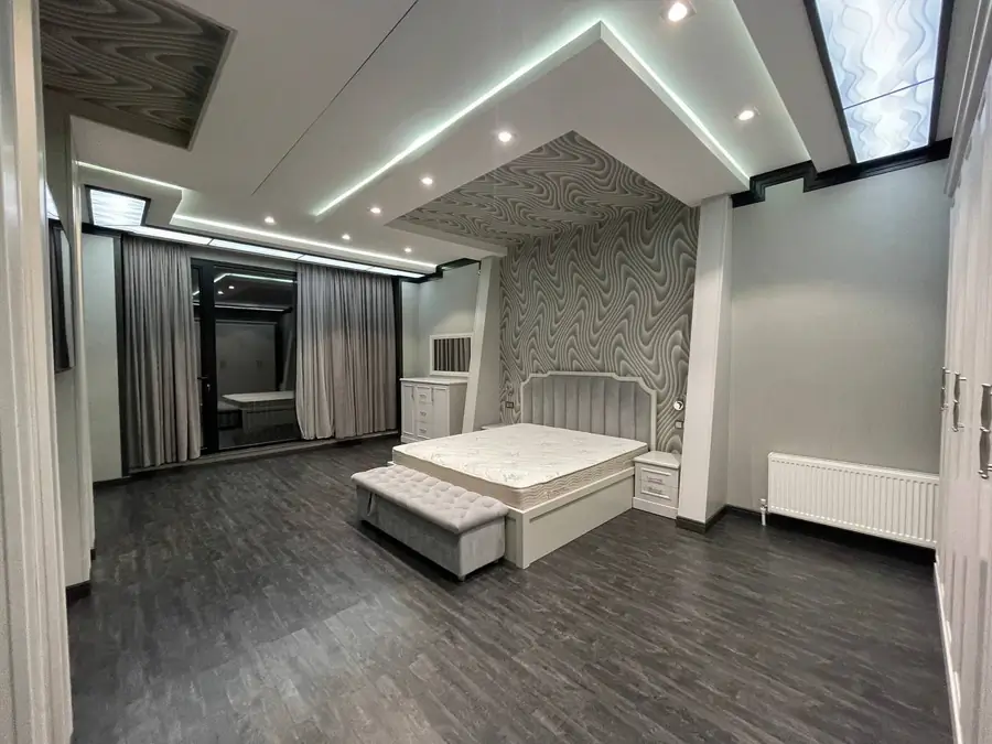 Ijaraga 2 qavatli uy − 220 m²