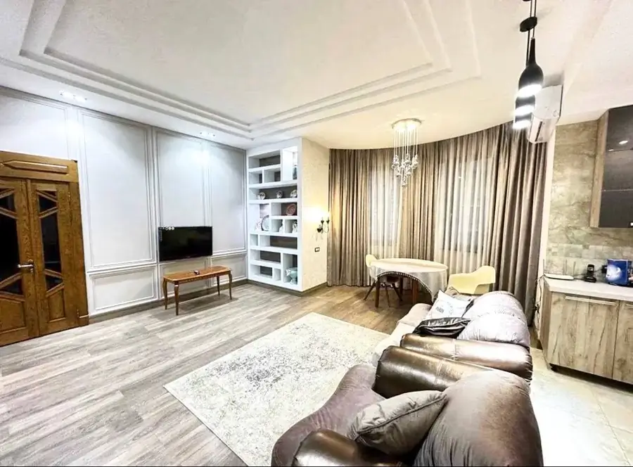 Сдается 2-комнатная квартира − 60 м²