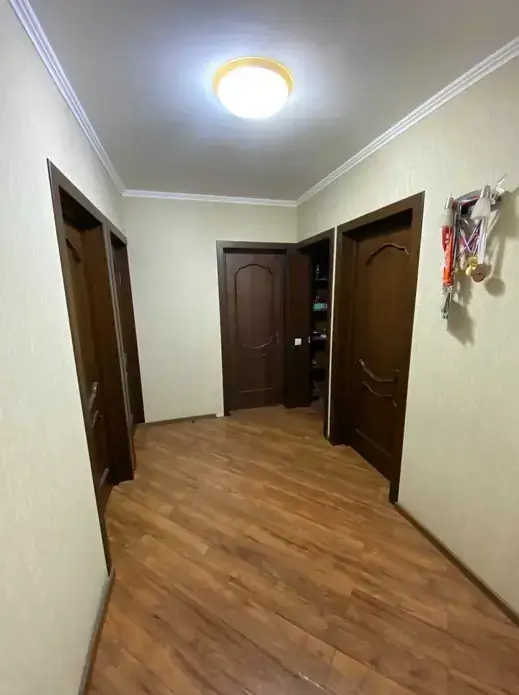 Продается Более 5-комнатная квартира − 120 м²