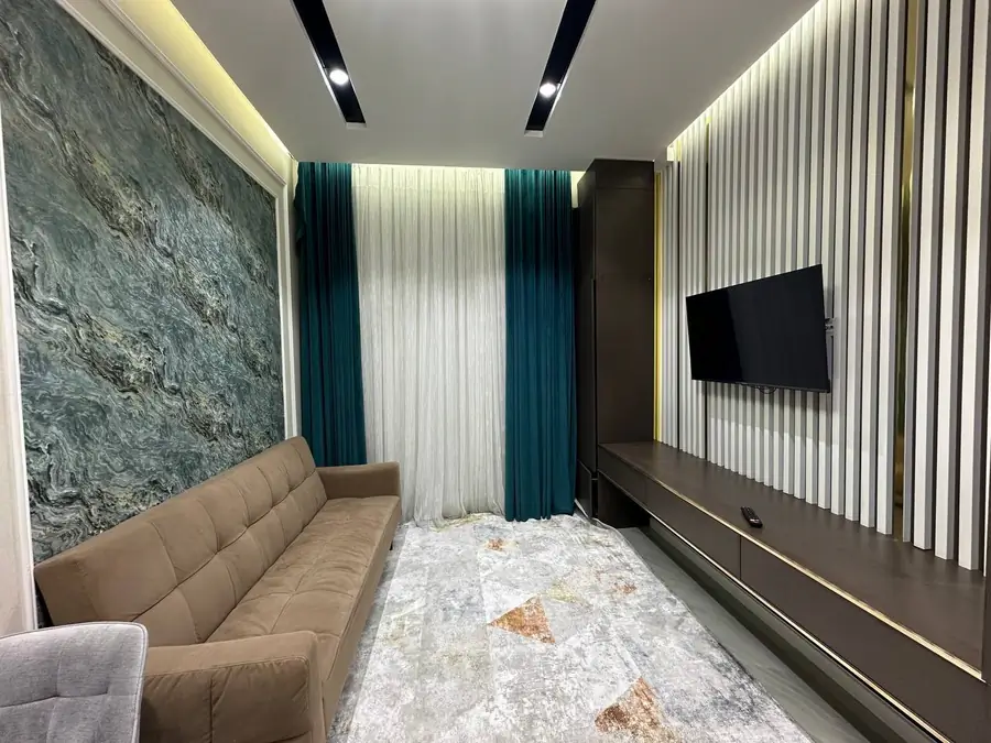 Сдается 1-комнатная квартира − 70 м²