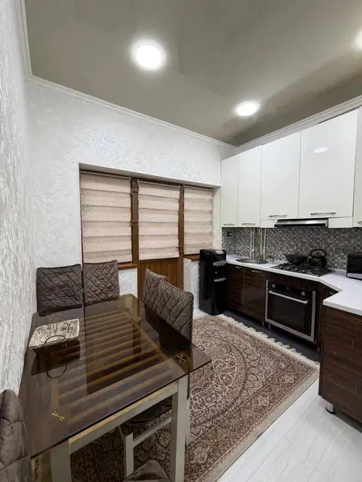 Сдается 2-комнатная квартира − 60 м²