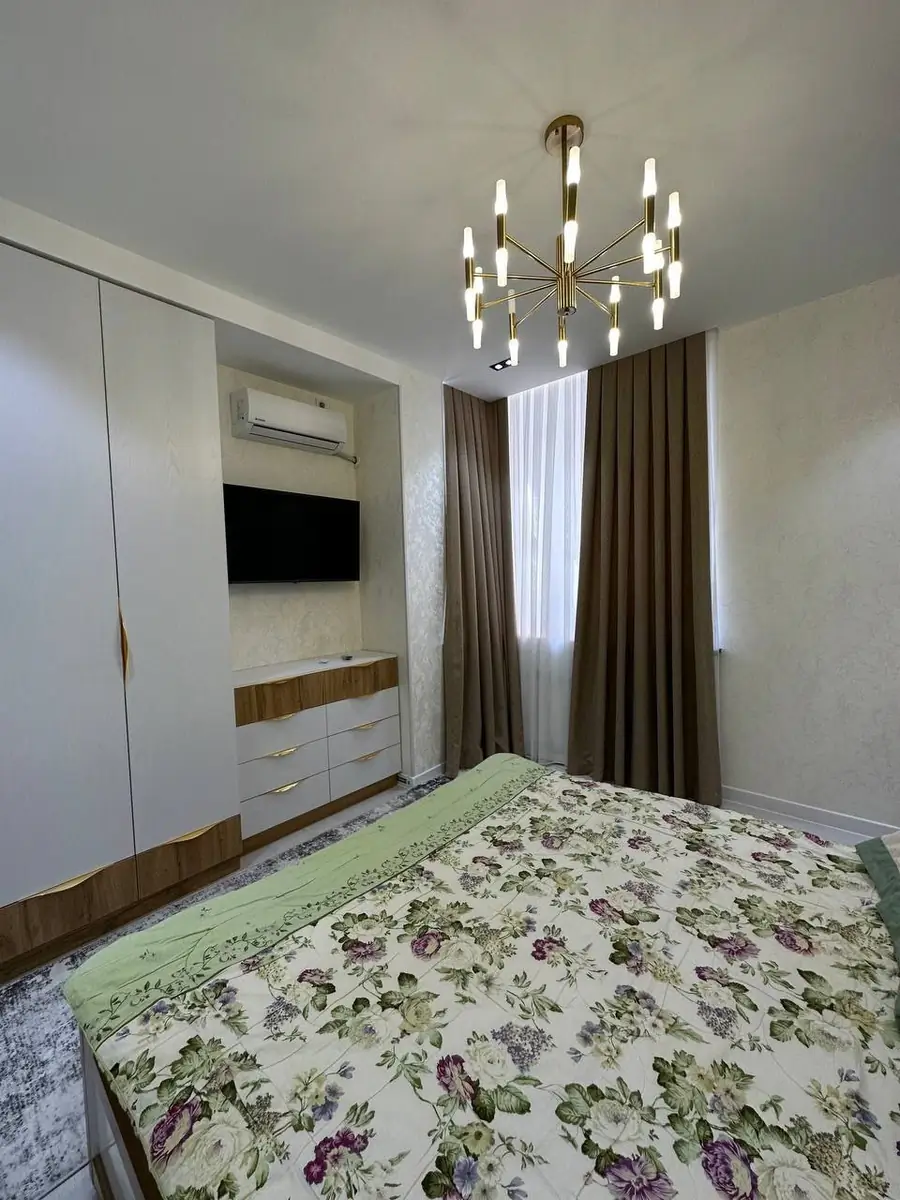 Сдается 2-комнатная квартира − 60 м²
