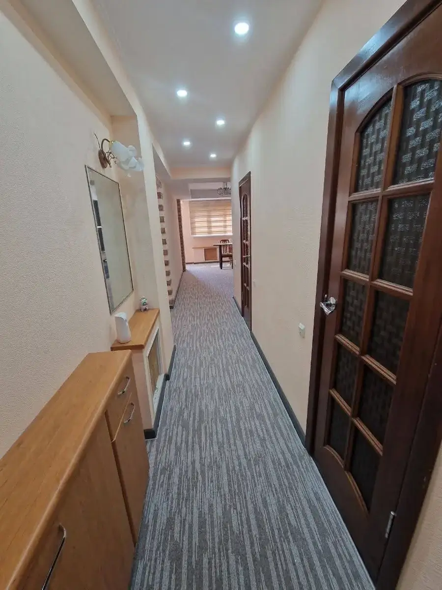 2 xonali kvartira sotiladi − 70 m²
