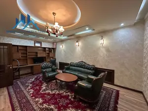 Сдается Более 5-комнатная квартира − 160 м²