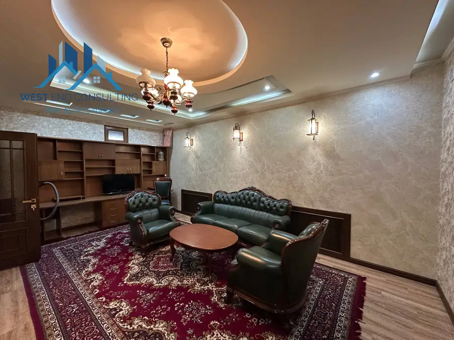 Сдается Более 5-комнатная квартира − 160 м²