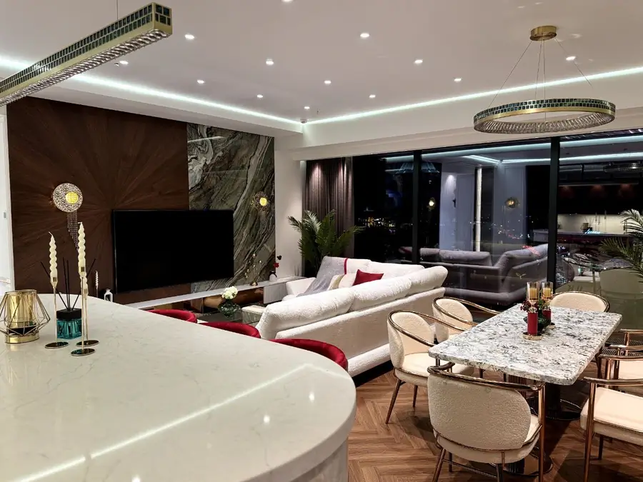 Продается 3-комнатная квартира − 126 м²