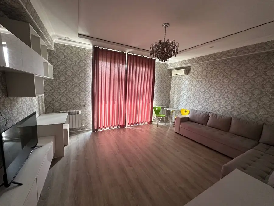 Сдается 2-комнатная квартира − 55 м²