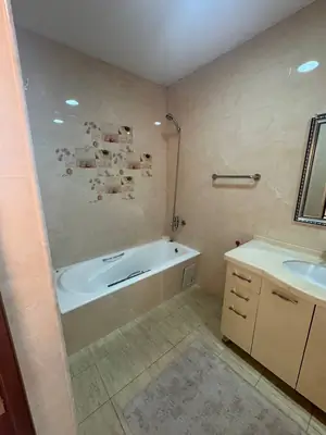 3 qavatli uy sotiladi − 300 m²