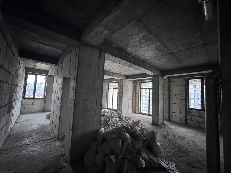 3 xonali kvartira sotiladi − 79 m²