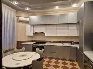 Ijaraga 3 qavatli uy − 270 m²
