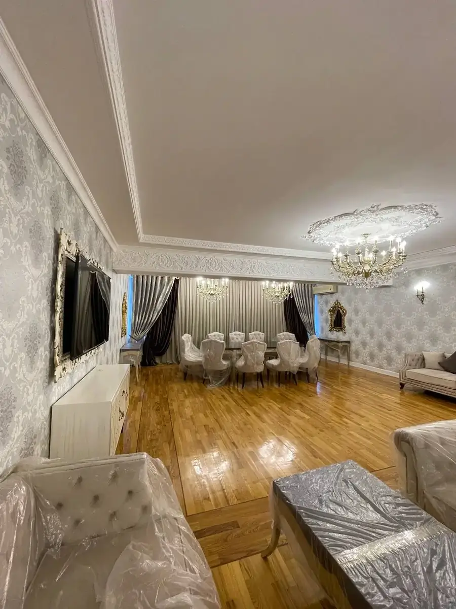 Продается Более 5-комнатная квартира − 283 м²