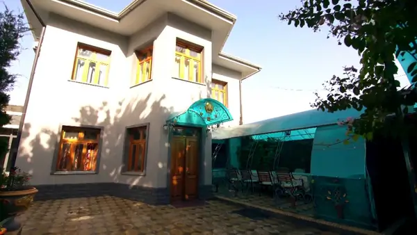 2 qavatli uy − 300 m², 6 sot. 