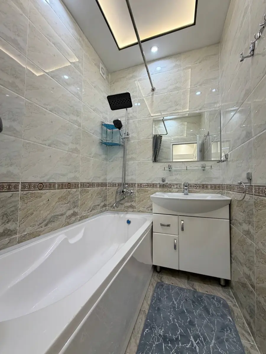 4 xonali kvartira sotiladi − 76 m²