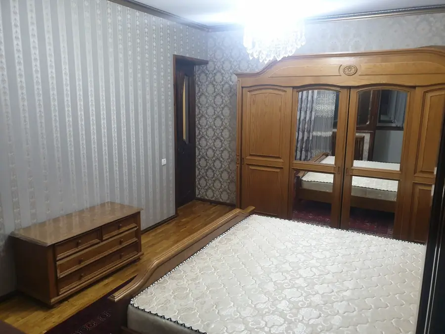 Продается 4-комнатная квартира − 156 м²