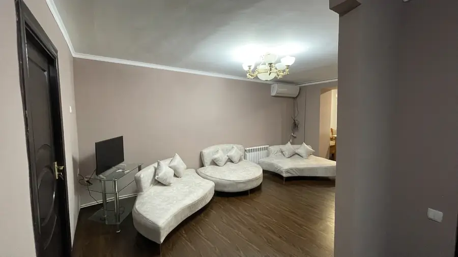 Продается 4-комнатная квартира − 91.5 м²