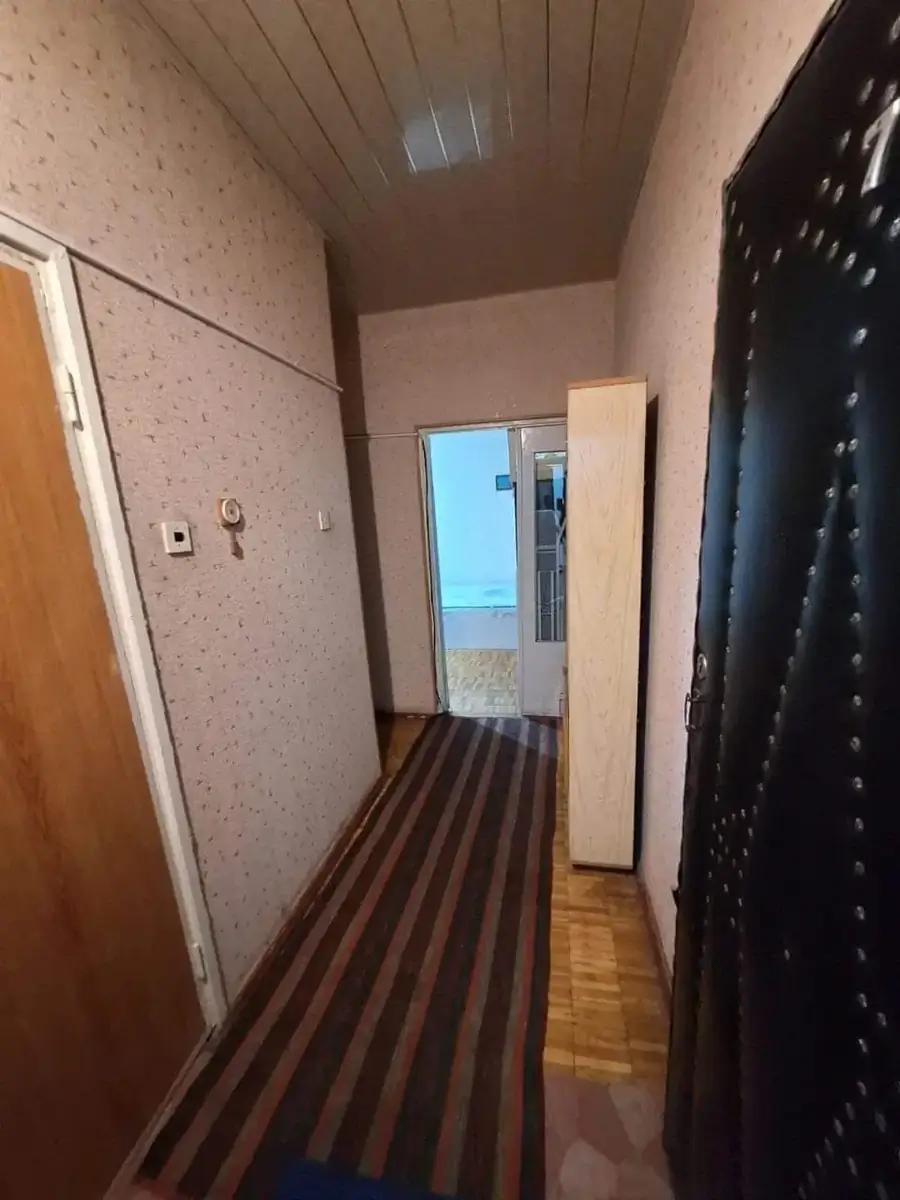 Продается 1-комнатная квартира − 39 м²