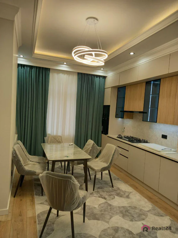 3-комнатная квартира − 150 м², 4/5 этаж